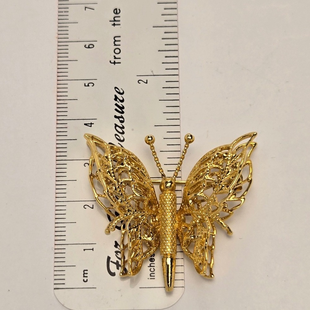 Monet Butterfly Brooch Gold Excellent Vintage Filigree Pin Accessory - Picture 2 of 3